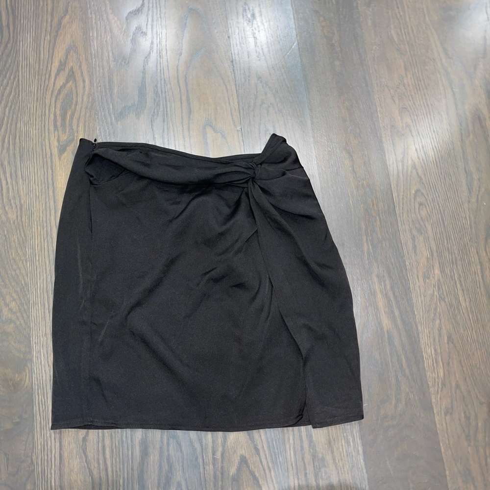 PrettyLittleThing Black Front Split Leg Mini Skirt